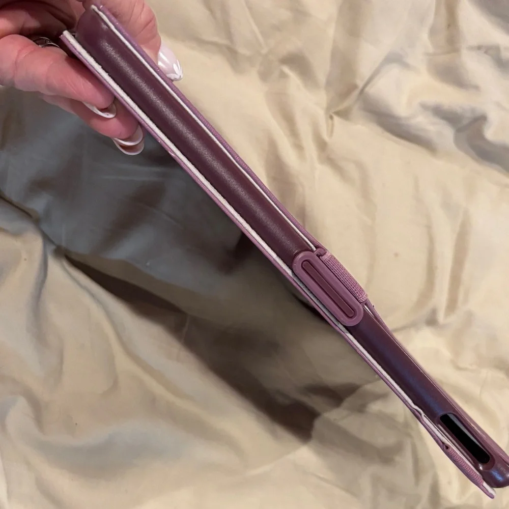 NWT Speck Balance Folio for iPad 10.9
